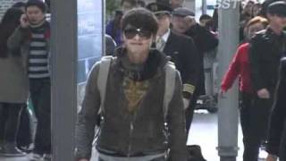 Hyun Bin at Incheon International Airport 15-02-2011Hyun Bin at Incheon International Airport 15-02-2011