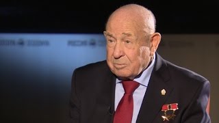 Алексей Леонов, первый человек, вышедший в открытый космос, дал эксклюзивное интервью RT