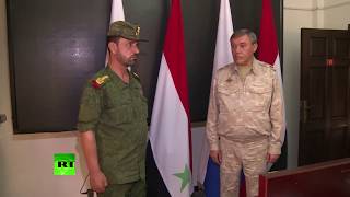 Глава Генштаба России вручил наградное оружие сирийскому генералу за высадку десанта в тыл ИГ