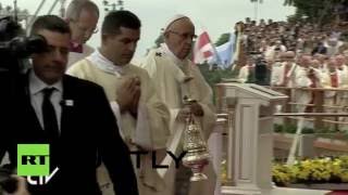Папа Римский потерял сознание во время мессы в Польше