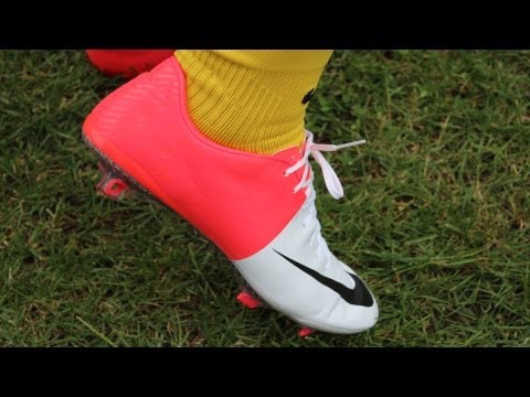 Ronaldo Boots 2013 on New Cristiano Ronaldo Boots  Nike Mercurial Vapor 8 Fg   Unboxing