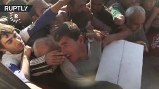 Голодающие жители Мосула штурмовали грузовики с гуманитарной помощью