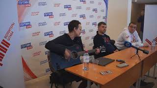 Чичерина спела "Мой рок-н-ролл" на встрече с волонтерами штаба Путина