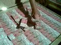 Image Kanjeng Probolinggo Memperlihatkan Uangnya