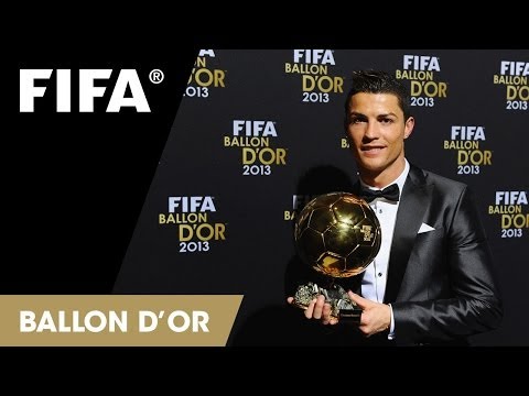 Cristiano Ronaldo recibiendo el Balón de Oro 2013 Cristiano Ronaldo recibiendo el Balón de Oro 2013