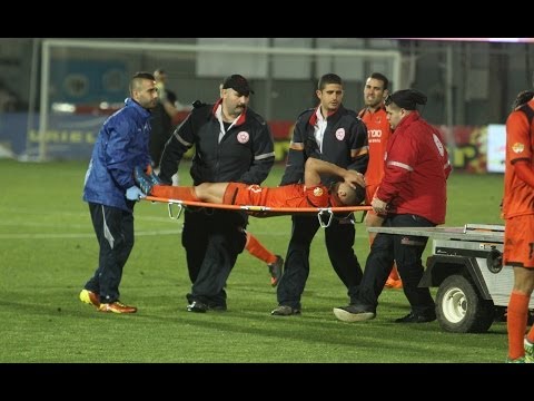 Futbolista le rompió la pierna a su rival con esta brutal patada (imágenes fuertes) Futbolista le rompió la pierna a su rival con esta brutal patada (imágenes fuertes)