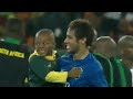 Photo Bambino Fa Invasione Di Campo Per Abbracciare E Farsi La Foto Con Neymar E I Calciatori Del Brasile
