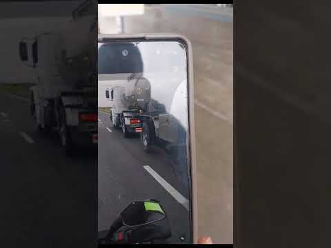 Un brasilero viajó acostado en la lanza del acoplado de un camión