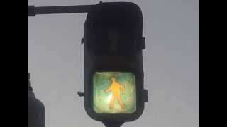 歩行者用信号機 レンズの色少し薄い② 交換済み - YouTube