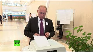 Путин и Медведев проголосовали на выборах московского мэра