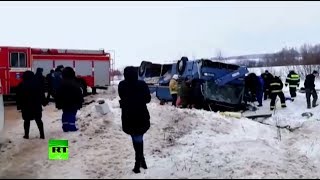В Калужской области перевернулся автобус с детьми — видео с места аварии (03.02.2019 13:26)