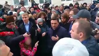 Девочка в розовом "угрожает" губернатору Воробьеву за свалку Волоколамска