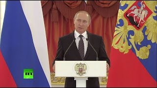 Владимир Путин вручает ордена «Родительская слава»
