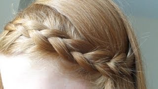 Why can't I French braid my own hair 😭 it always turns out backwards like  this. Also anyone got tips on braiding layers & how I can do whatever this  is better? 
