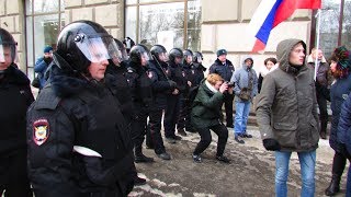 Шествие сторонников Навального в Волгограде встретил ОМОН