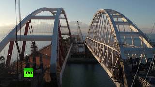 Автодорожную арку Крымского моста закрепили на фарватерных опорах