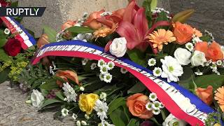 Возложение цветов к мемориалу советских лётчиков, погибших при тушении лесных пожаров во Франции