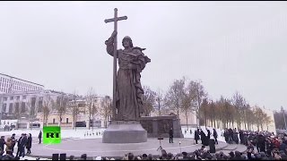 Путин открывает памятник князю Владимиру