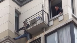 Застрявший на уровне шестого этажа грабитель 27 часов отбивался от полиции в Китае