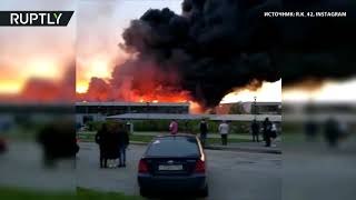 Очевидец снял на видео крупный пожар в кемеровском автоцентре (20.05.2019 19:40)