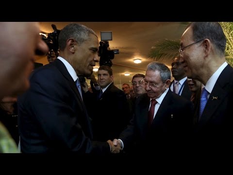Obama & Castro shake hands during historic encounter
