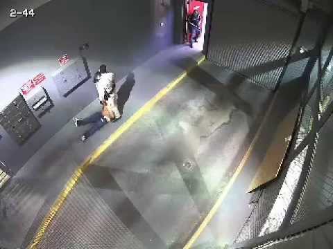 Policía en EE.UU. mata de un disparo a un hombre que estaba esposado.