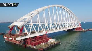 Беспилотник заснял начало установки железнодорожной арки Крымского моста