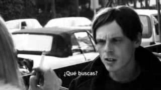Trailer de BUSCANDO UN BESO A MEDIANOCHE (In search of a midnight kiss) en español