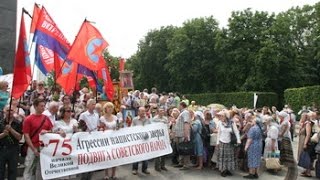 Киев. День памяти и скорби под хоругвами и красными флагами