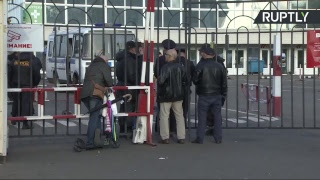 Трансляция от ТЦ «Москва», где мигранты собрались на протест