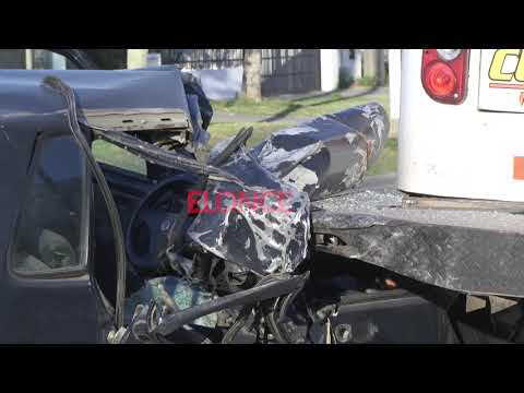 Impresionante accidente en Paraná: Auto se incrustó en