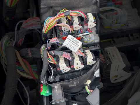 Schema e posizionamento dei fusibili del vano motore della Peugeot 308