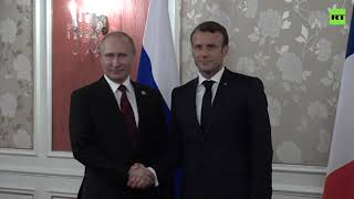 Макрон сказал Путину «привет» по-русски (29.06.2019 14:37)