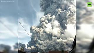 Девять лет без сна: вулкан Синабунг выбросил столб пепла высотой 7 км (11.06.2019 10:44)