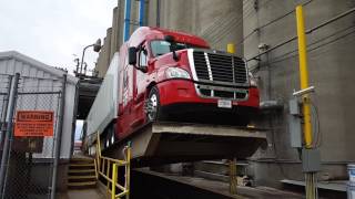 How They Load And Unload Wheat In A Dry Van Trailer