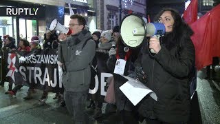 В Польше проходят массовые протесты против ужесточения закона об абортах
