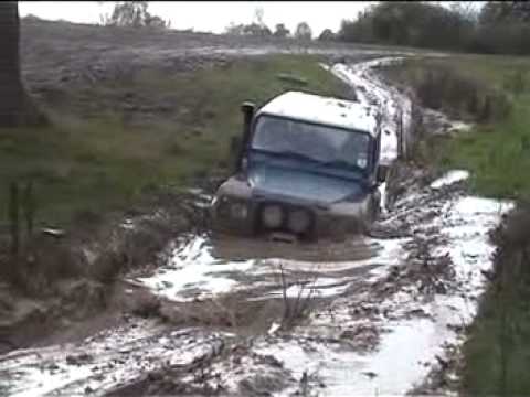 Land Rover Defender V8 90 Off Road Henley in Arden in Deep Mud Video