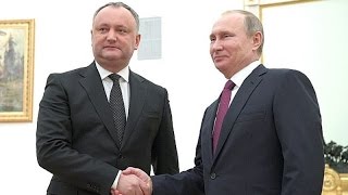Додон подарил Владимиру Путину пару ящиков молдавского вина