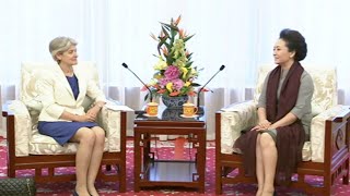 Chinese President"s Wife Peng Liyuan Meets UNESCO Director General