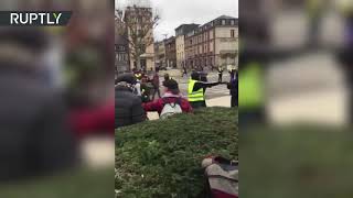 «Жёлтые жилеты» напали на журналистов французского канала
