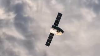 Дракон улетел: Отстыковка грузовика SpaceX Dragon от МКС