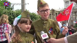 Праздничный военный парад в Донецке