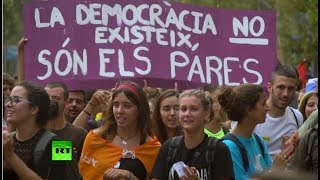 Каталонские студенты выступают против попыток Мадрида помешать проведению референдума