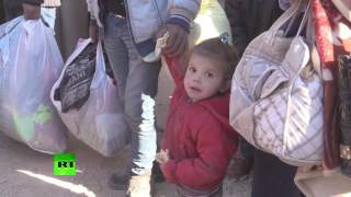 Более 900 граждан покинули удерживаемый боевиками район восточного Алеппо