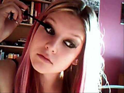 Avril Lavigne Make Up Tutorial'Nobody's Home' Video Look Requested