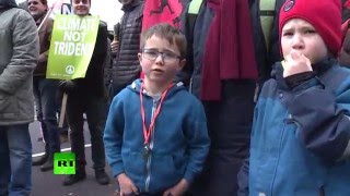Жители Лондона вышли на митинг против производства ядерного оружия