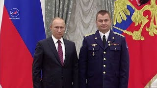 В Кремле вручили государственные награды космонавтам