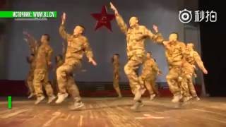 «Чик-чик» по-пекински: китайские военные исполнили танец маленьких цыплят