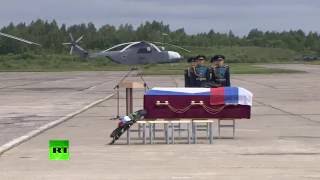В Псковской области прошла церемония прощания с погибшим в Сирии летчиком Долгиным