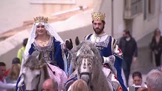 Наряжайтесь и бегите к замку: в Испании отпраздновали День винных коней